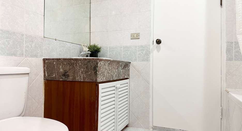 For rent 1 bed condo in Pathum Wan, Bangkok