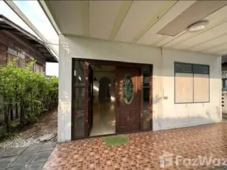 出租 3 卧室 独立屋 在 Khlong Toei, 曼谷