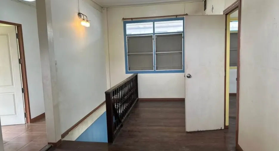 Casa en alquiler de 3 habitaciones en Khlong Toei, Bangkok