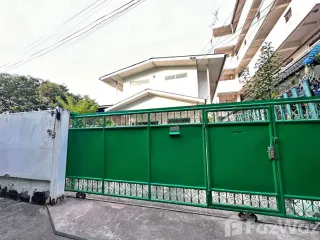 出租 3 卧室 独立屋 在 Khlong Toei, 曼谷