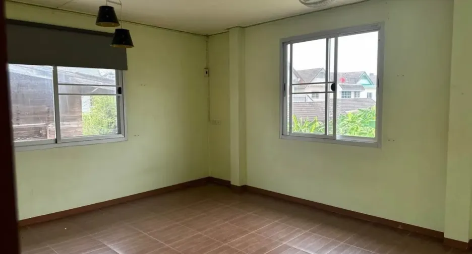 Casa en alquiler de 3 habitaciones en Khlong Toei, Bangkok