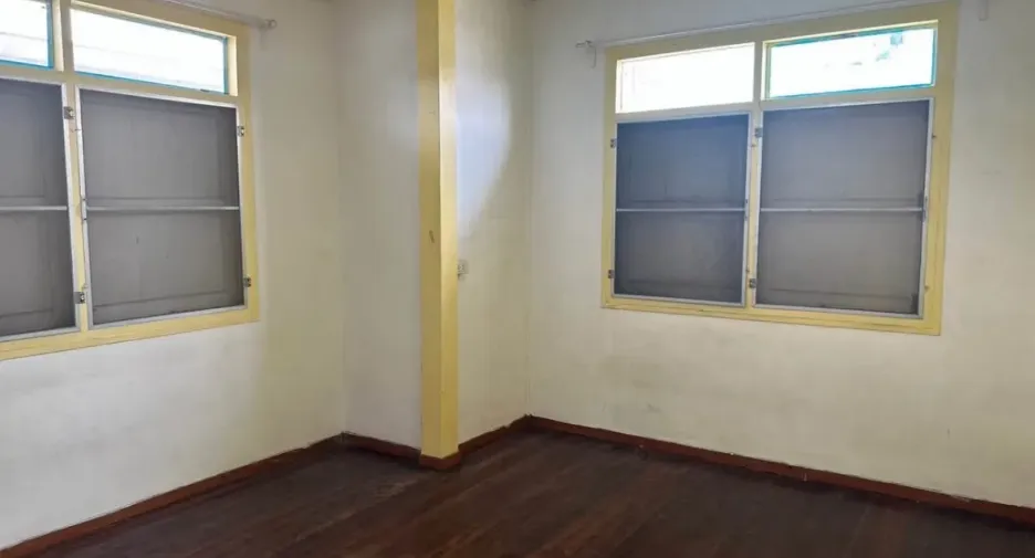 Casa en alquiler de 3 habitaciones en Khlong Toei, Bangkok