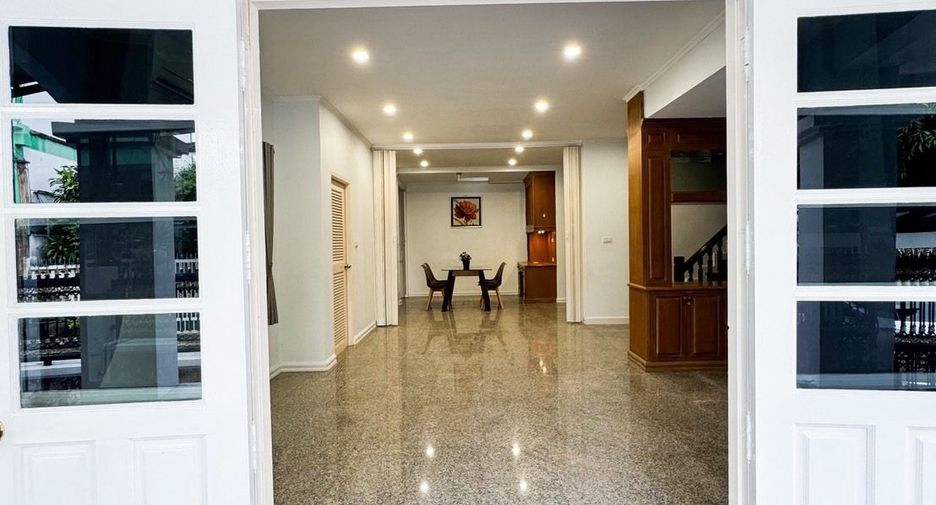 出租 3 卧室 独立屋 在 Lat Phrao, 曼谷