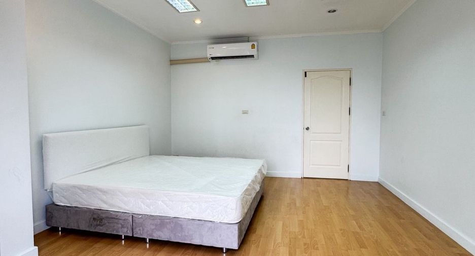 出租 3 卧室 独立屋 在 Lat Phrao, 曼谷