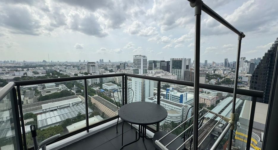 For rent 2 bedrooms condo in Ratchathewi, Bangkok