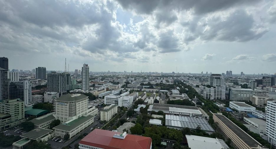 For rent 2 bedrooms condo in Ratchathewi, Bangkok