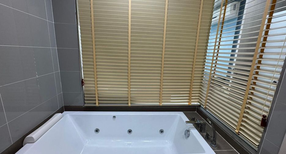 For rent 2 bedrooms condo in Ratchathewi, Bangkok