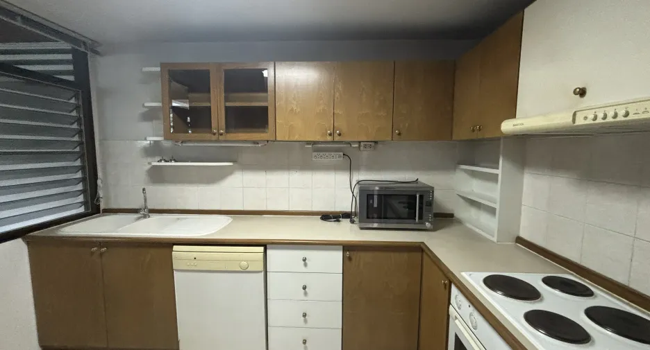 For rent 3 bedrooms apartment in Phaya Thai, Bangkok