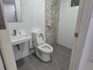 Casa adosada en alquiler de 3 habitaciones en Sai Mai, Bangkok
