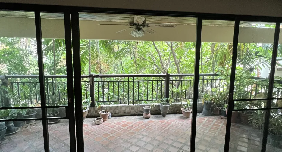 For rent 3 bedrooms apartment in Khlong Toei, Bangkok