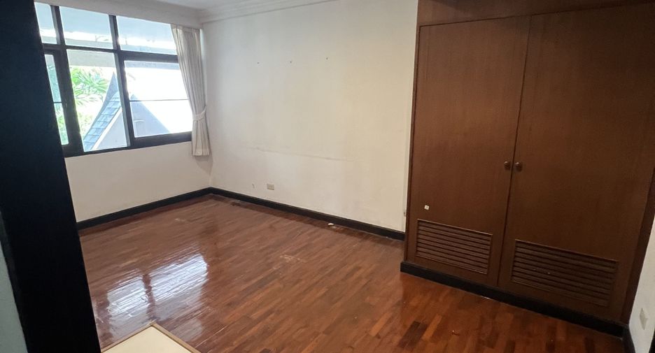For rent 3 bedrooms apartment in Khlong Toei, Bangkok