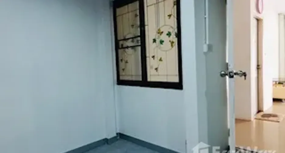 For rent 3 bedrooms townhouse in Prawet, Bangkok