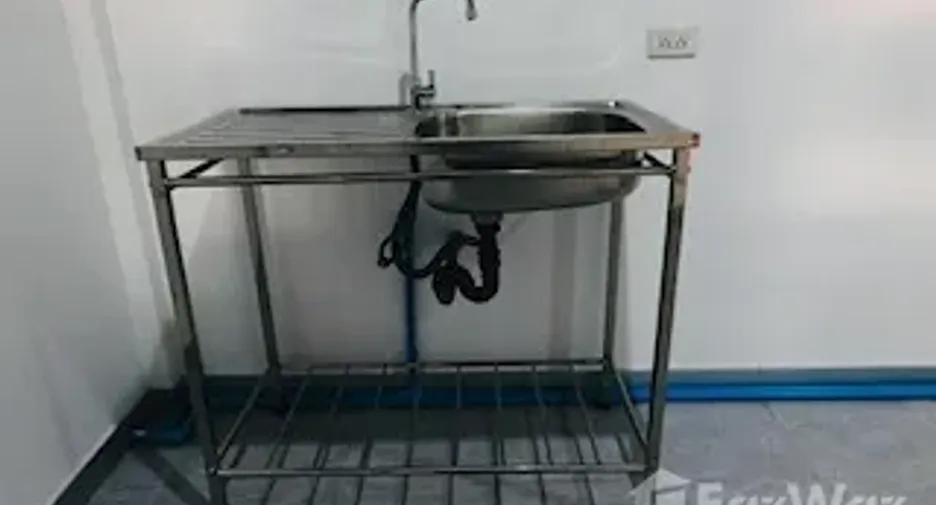 For rent 3 bedrooms townhouse in Prawet, Bangkok