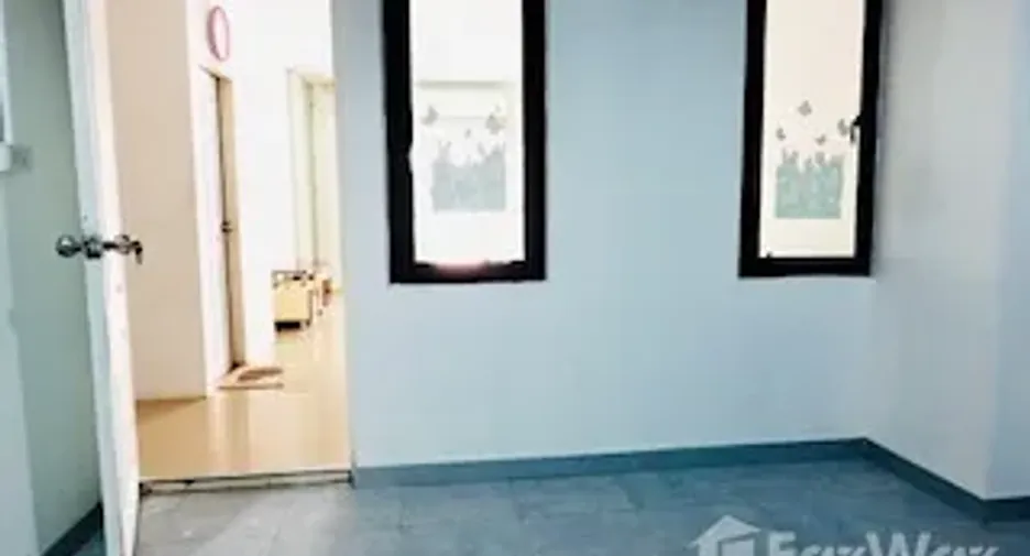 For rent 3 bedrooms townhouse in Prawet, Bangkok