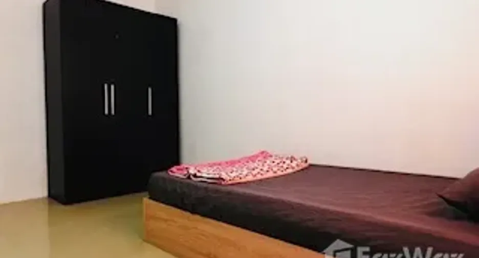 For rent 3 bedrooms townhouse in Prawet, Bangkok