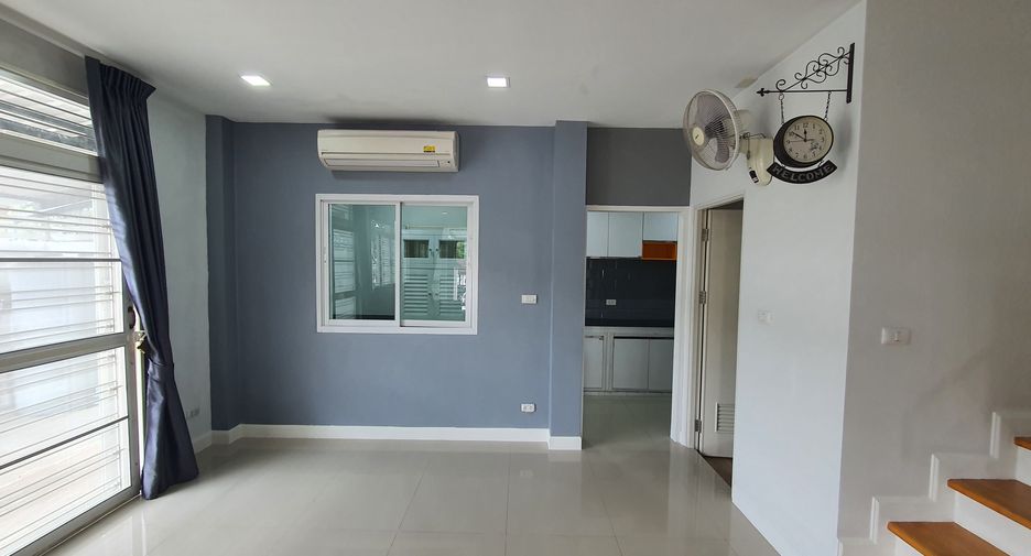 For rent 3 bedrooms townhouse in Bang Khae, Bangkok