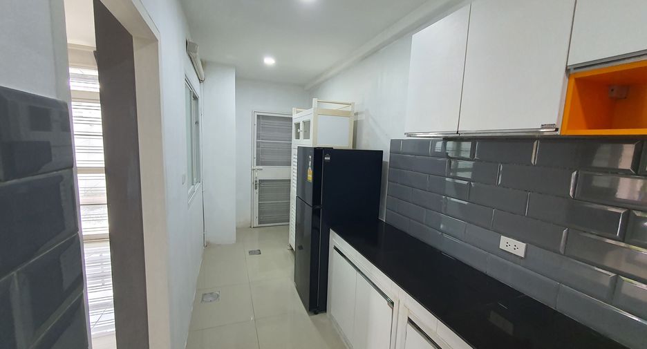 For rent 3 bedrooms townhouse in Bang Khae, Bangkok