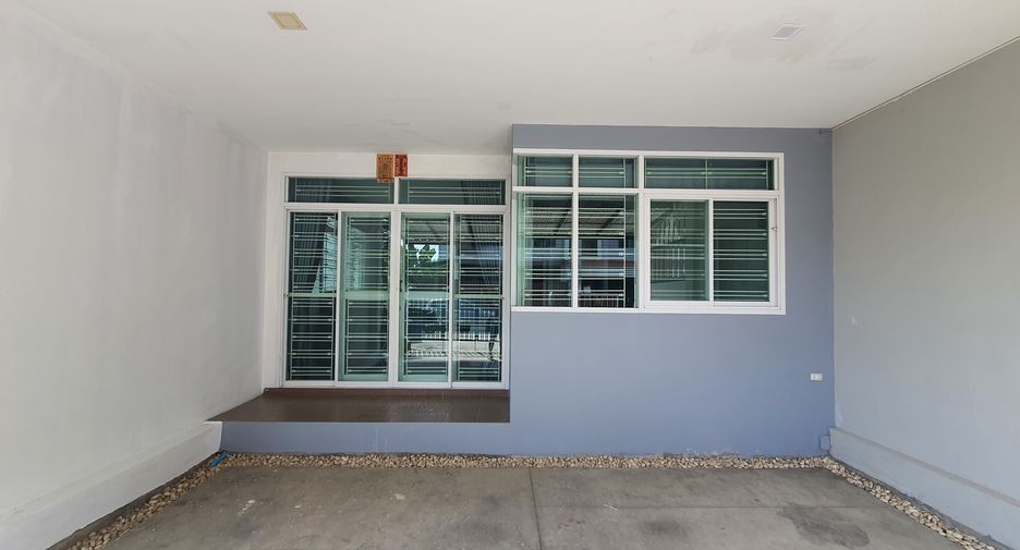 For rent 3 bedrooms townhouse in Bang Khae, Bangkok