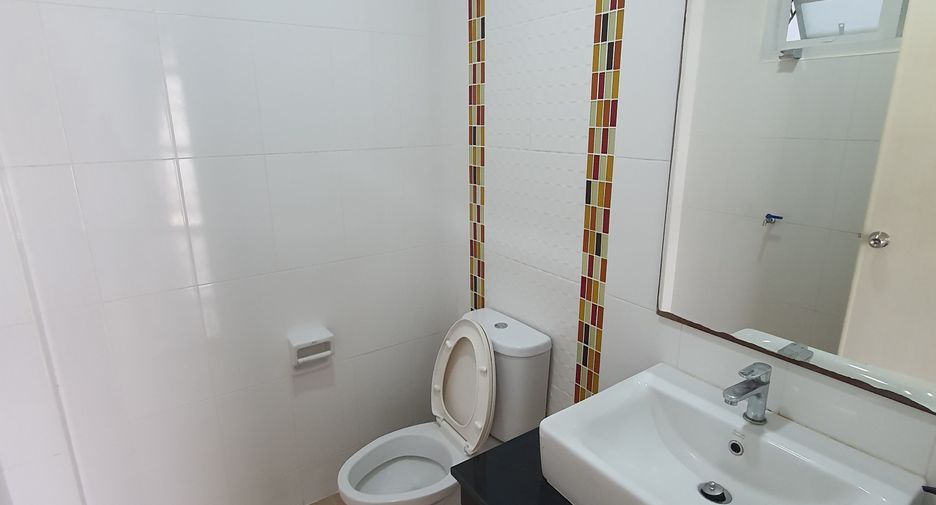 For rent 3 bedrooms townhouse in Bang Khae, Bangkok
