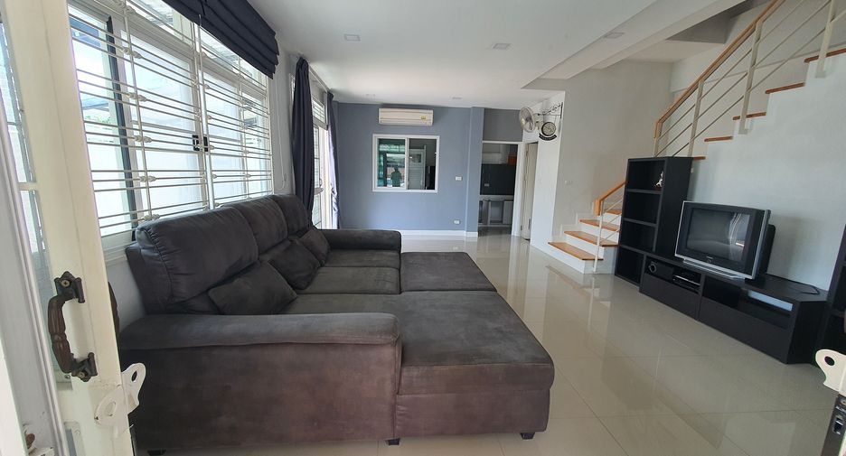 For rent 3 bedrooms townhouse in Bang Khae, Bangkok