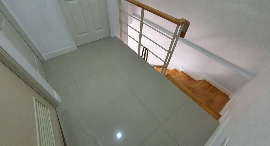 For rent 3 bedrooms townhouse in Bang Khae, Bangkok