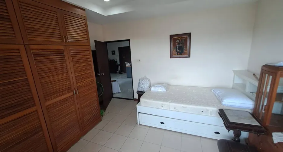 For rent 2 bedrooms condo in Bang Na, Bangkok