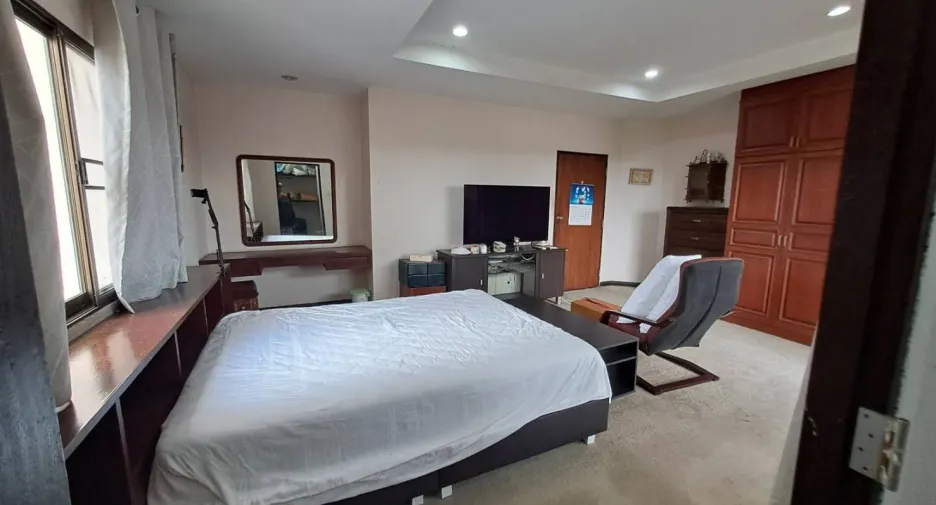 For rent 2 bedrooms condo in Bang Na, Bangkok