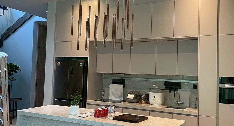 For rent 5 bedrooms villa in Suan Luang, Bangkok