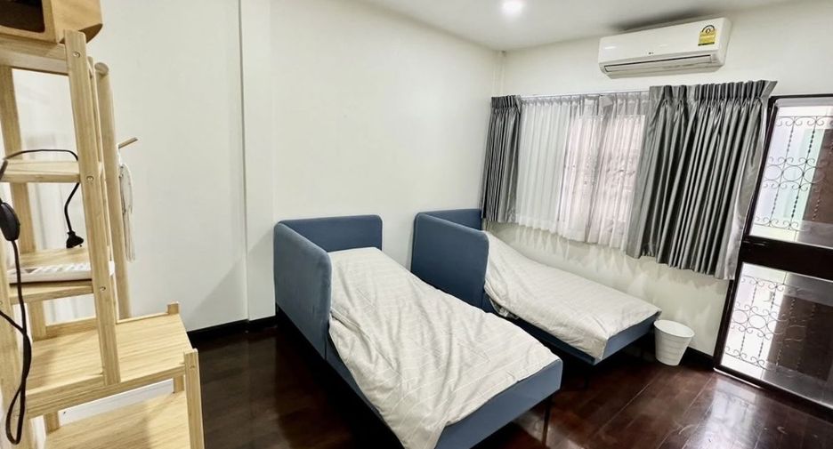 For rent 5 bedrooms townhouse in Bang Khen, Bangkok