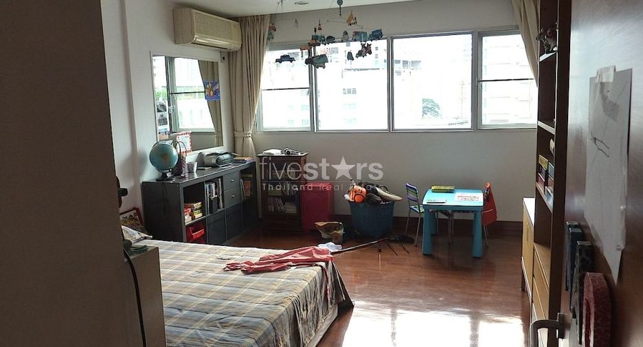 Condo en alquiler de 4 habitaciones en Khlong Toei, Bangkok