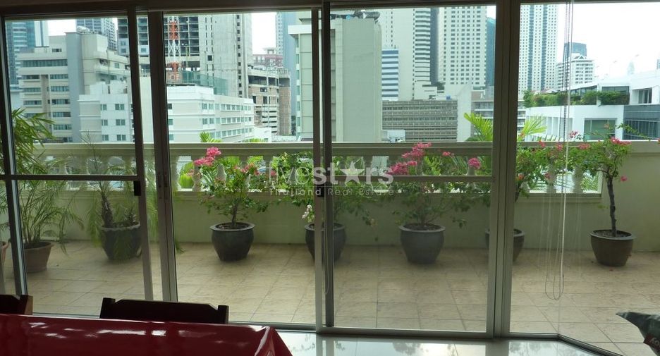Condo en alquiler de 4 habitaciones en Khlong Toei, Bangkok