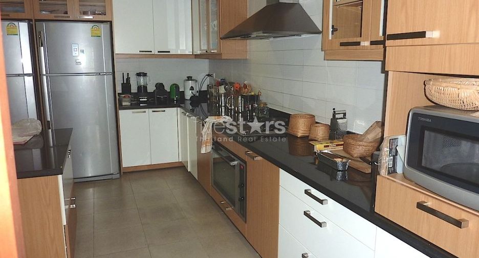 Condo en alquiler de 4 habitaciones en Khlong Toei, Bangkok