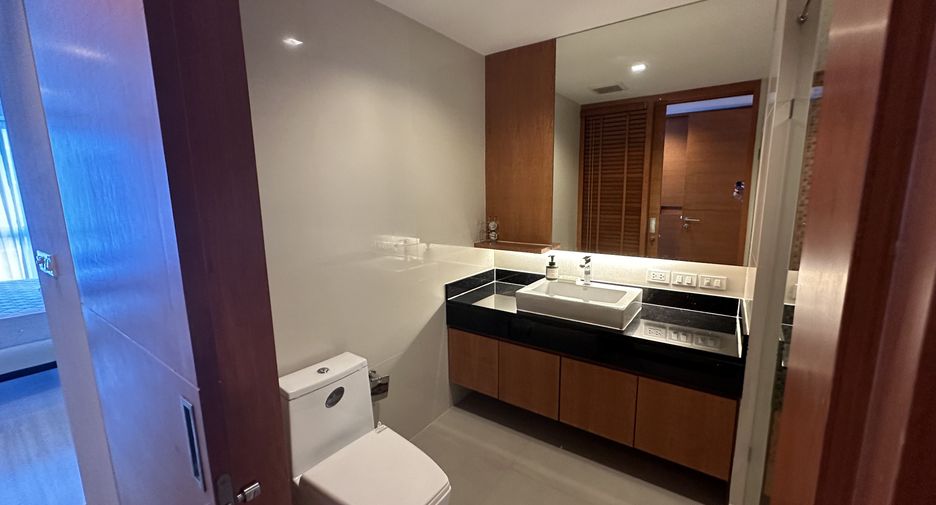 For rent 2 bedrooms condo in Pathum Wan, Bangkok