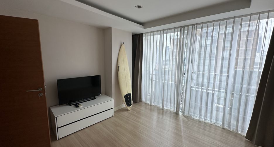 For rent 2 bedrooms condo in Pathum Wan, Bangkok