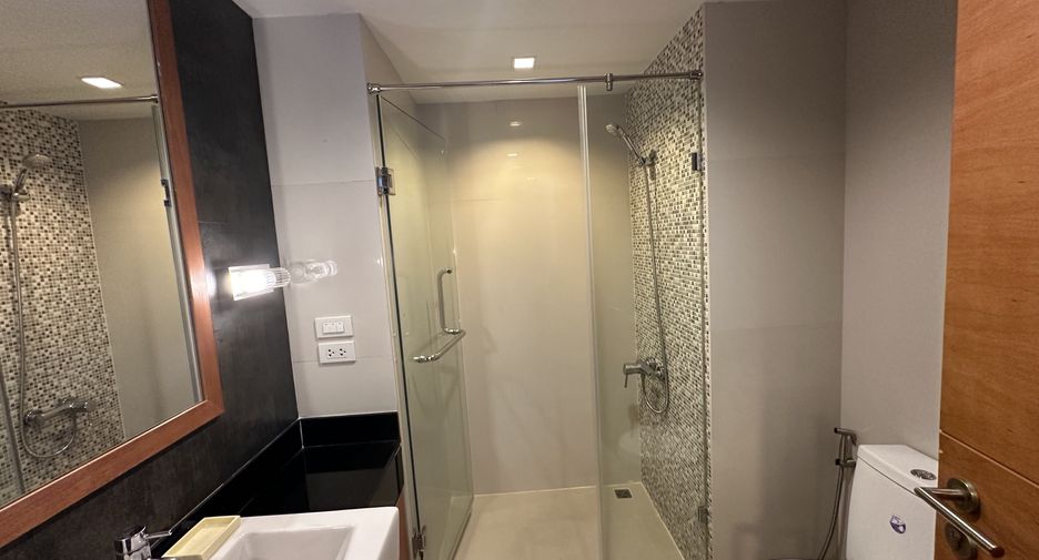 For rent 2 bedrooms condo in Pathum Wan, Bangkok