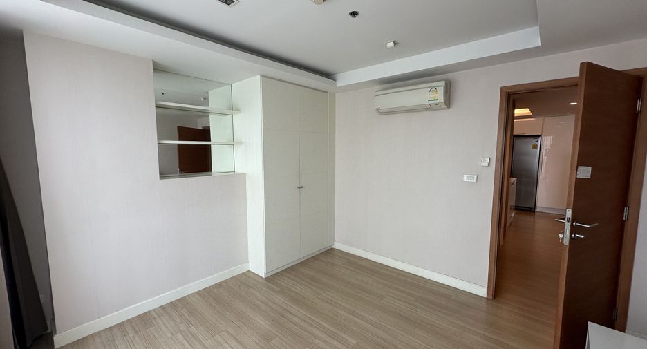 For rent 2 bedrooms condo in Pathum Wan, Bangkok