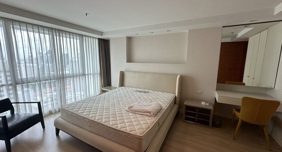 For rent 2 bedrooms condo in Pathum Wan, Bangkok