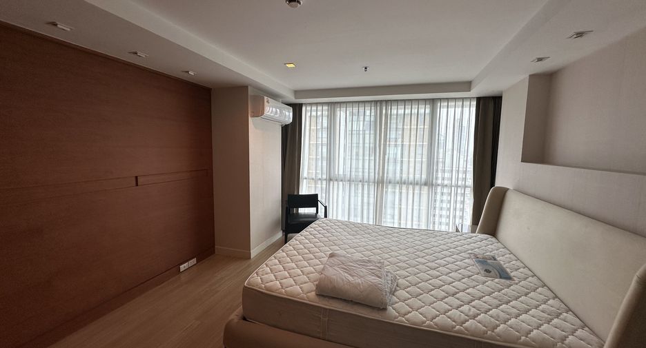 For rent 2 bedrooms condo in Pathum Wan, Bangkok
