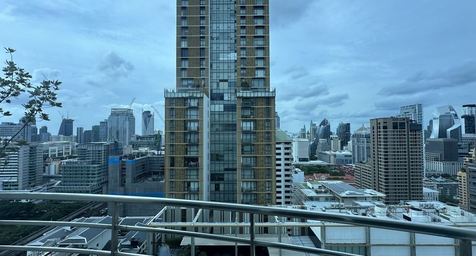 For rent 2 bedrooms condo in Pathum Wan, Bangkok