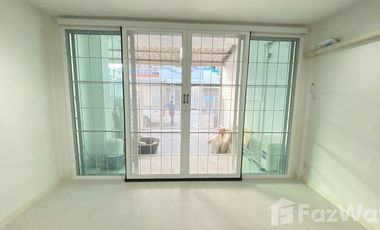 For rent 2 bedrooms townhouse in Bang Kapi, Bangkok