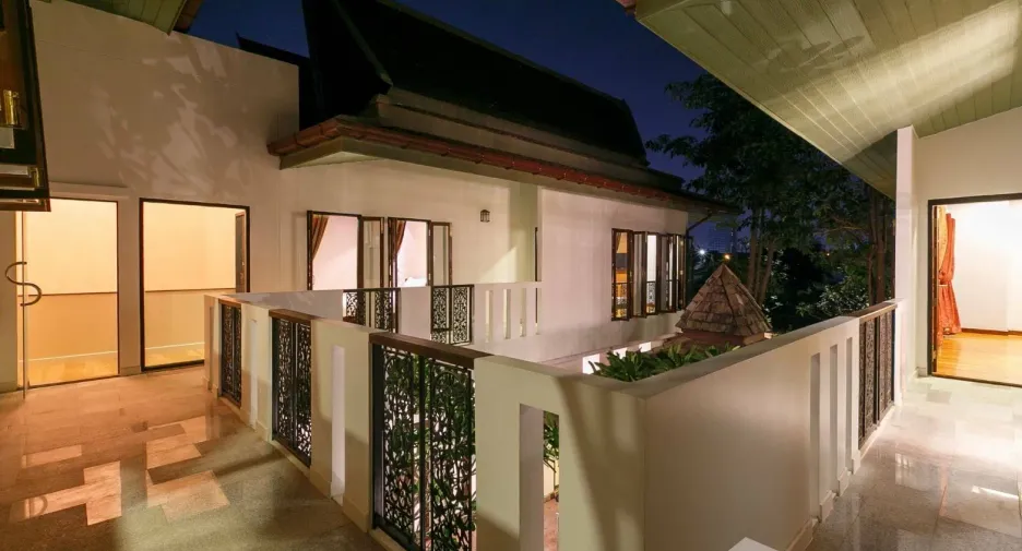 For rent 4 bedrooms villa in Bang Na, Bangkok