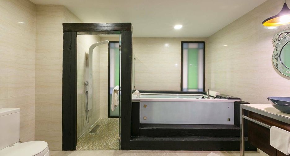 For rent 4 bedrooms villa in Bang Na, Bangkok