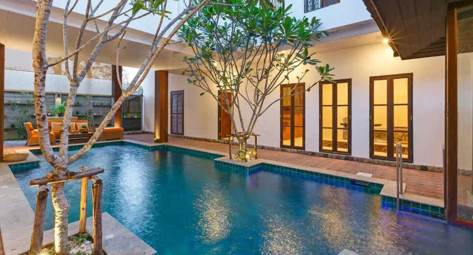 For rent 4 bedrooms villa in Bang Na, Bangkok