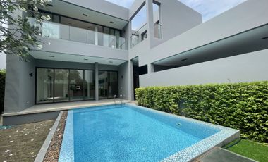 For rent 4 bedrooms house in Khlong Toei, Bangkok
