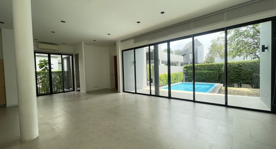For rent 4 bedrooms house in Khlong Toei, Bangkok