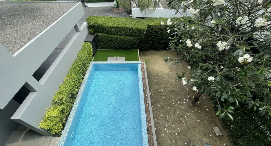 For rent 4 bedrooms house in Khlong Toei, Bangkok