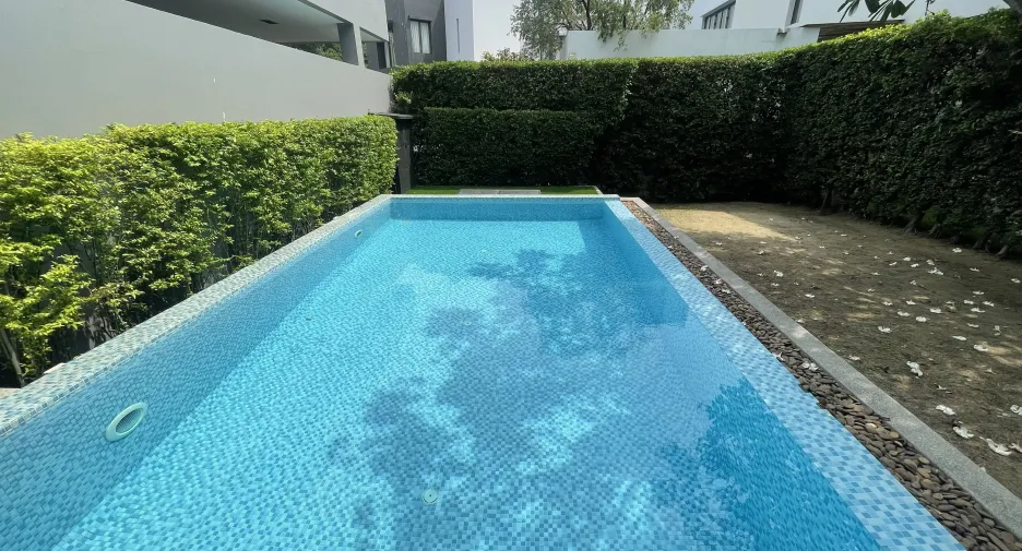 For rent 4 bedrooms house in Khlong Toei, Bangkok