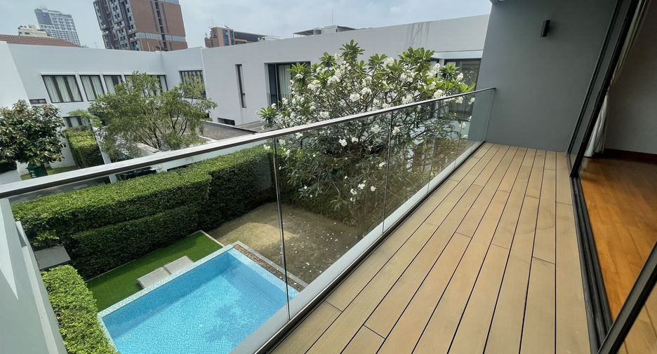 For rent 4 bedrooms house in Khlong Toei, Bangkok