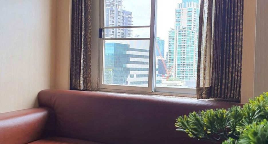 For rent 2 bedrooms condo in Watthana, Bangkok