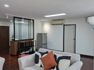 À louer 3 chambres condo à Khlong Toei, Bangkok